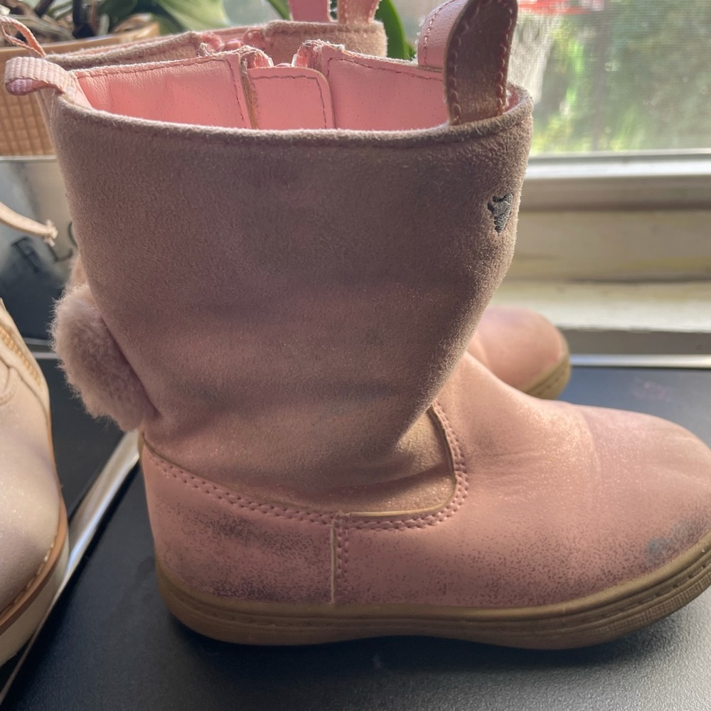 Bunny boots! - Picture 1 of 2
